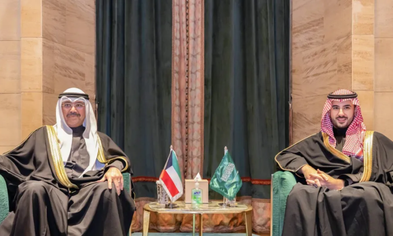 وزيرا دفاع السعودية والكويت يبحثان التعاون العسكري وأمن المنطقة