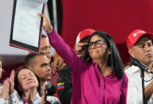 تخفيف العقوبات الأمريكية على النفط الفنزويلي وانفتاح كاراكاس