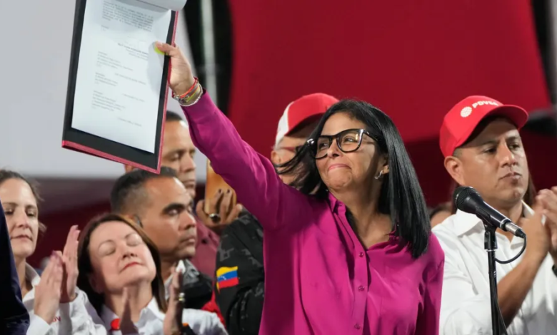 تخفيف العقوبات الأمريكية على النفط الفنزويلي وانفتاح كاراكاس