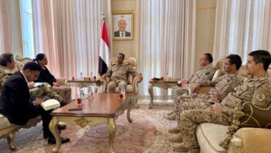 اليمن ينسق مع واشنطن ولندن لدعم الأمن البحري ومكافحة الإرهاب