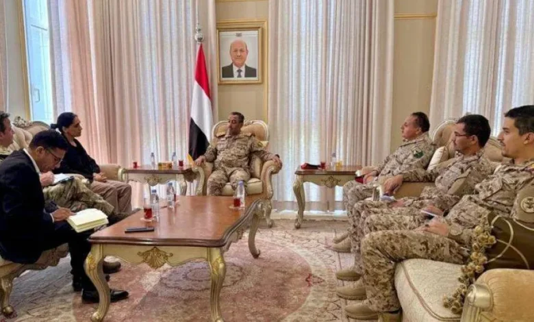 اليمن ينسق مع واشنطن ولندن لدعم الأمن البحري ومكافحة الإرهاب