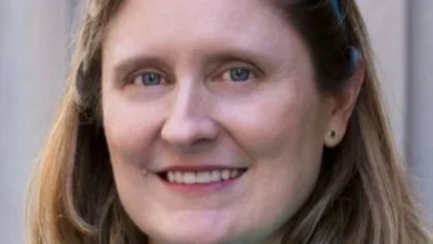 فيدرالي فيلادلفيا: لا خفض قريب لأسعار الفائدة وتفاؤل حذر