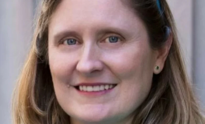 فيدرالي فيلادلفيا: لا خفض قريب لأسعار الفائدة وتفاؤل حذر