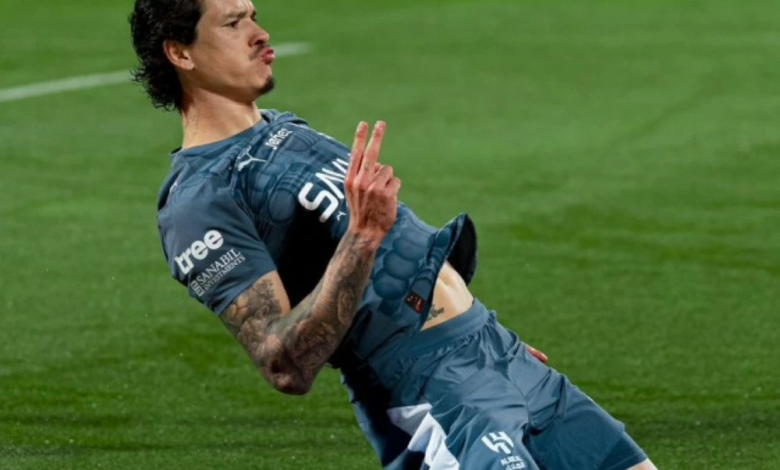 الهلال يتصدر دوري روشن قبل ديربي النصر في المملكة أرينا