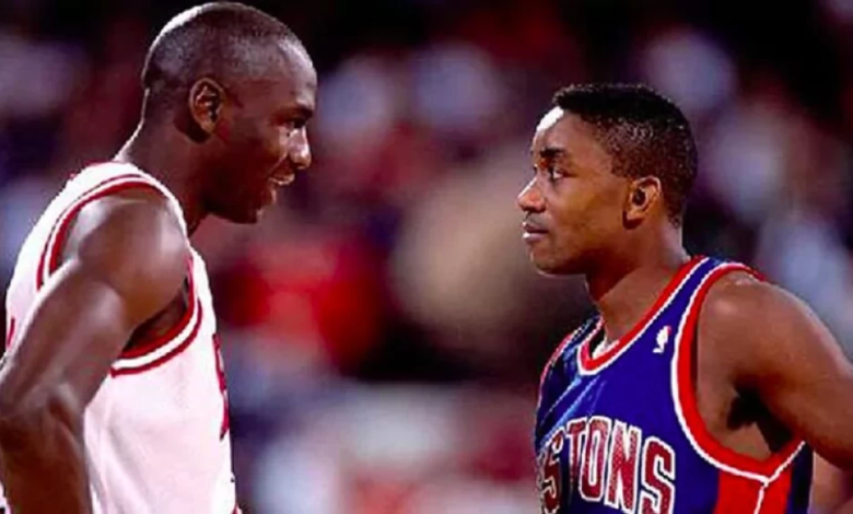 إيزياه توماس يتحدى جوردان بالذكاء الاصطناعي: صراع الأساطير