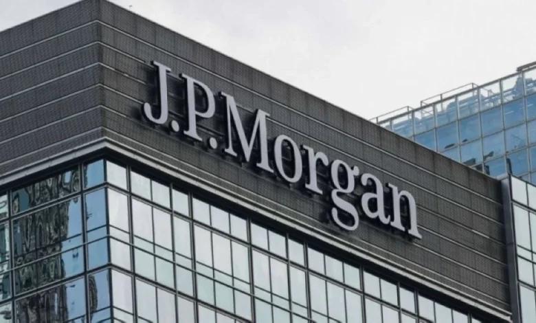 جي بي مورغان يتوقع طفرة بصفقات الاندماج والاستحواذ 2026