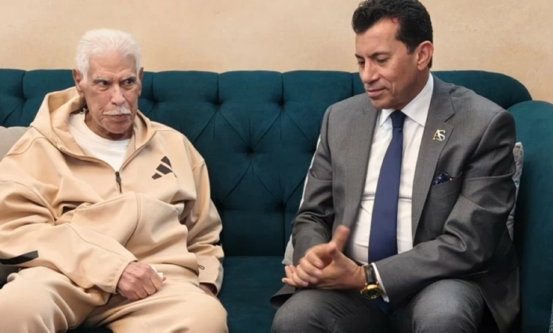 أول ظهور لحسن شحاتة مع وزير الرياضة بعد شائعة وفاته