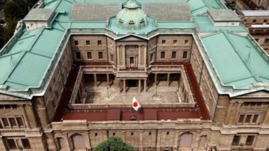 بنك اليابان يبدأ بيع صناديق الأسهم والعقارات لتقليص التحفيز