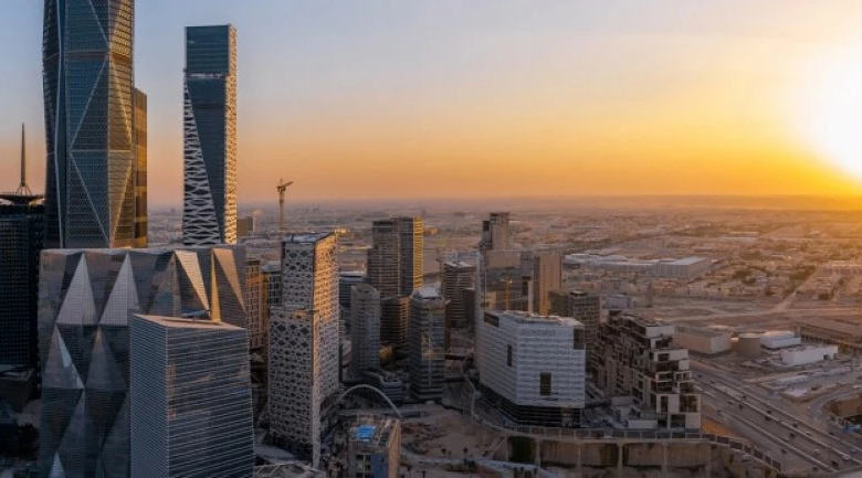 فيتش: نمو الاقتصاد السعودي 4.8% في 2026 بدعم الرؤية