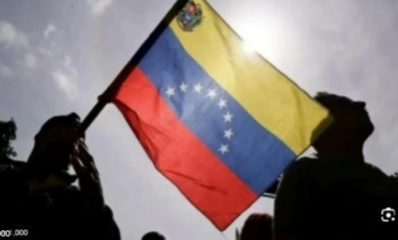 Venezuela injects $300 million of oil revenues into banks