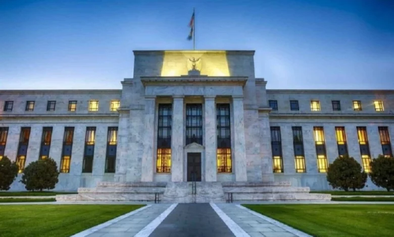 استقلال البنوك المركزية يواجه خطر الانهيار السياسي