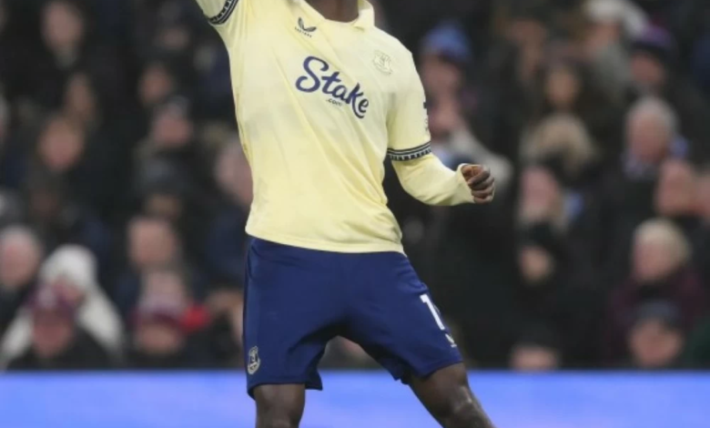 إيفرتون يهزم أستون فيلا 1-0 في الدوري الإنجليزي الممتاز