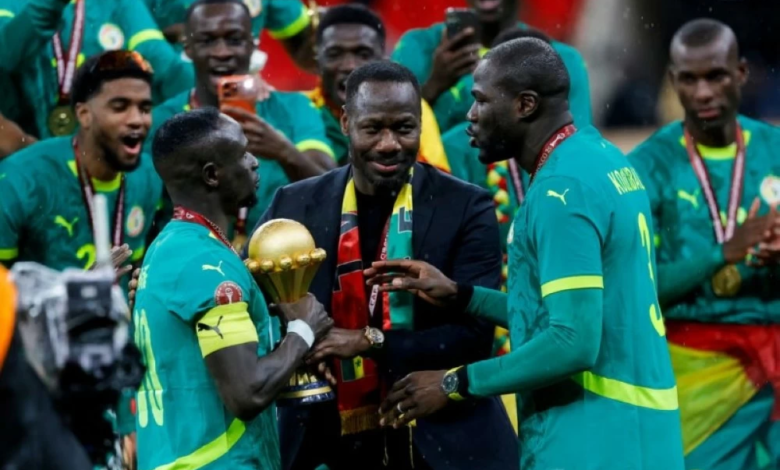 كوليبالي يفاجئ ماني في نهائي أفريقيا 2025: تفاصيل اللقطة المؤثرة