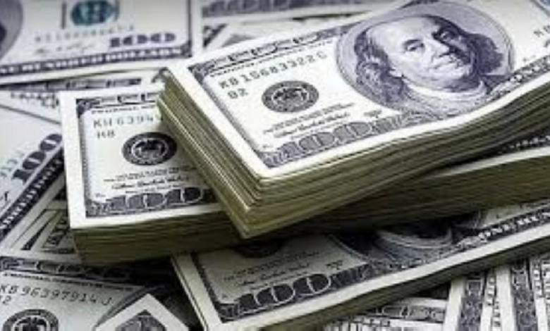 الدولار يحافظ على مكاسبه والين الياباني يواصل التراجع