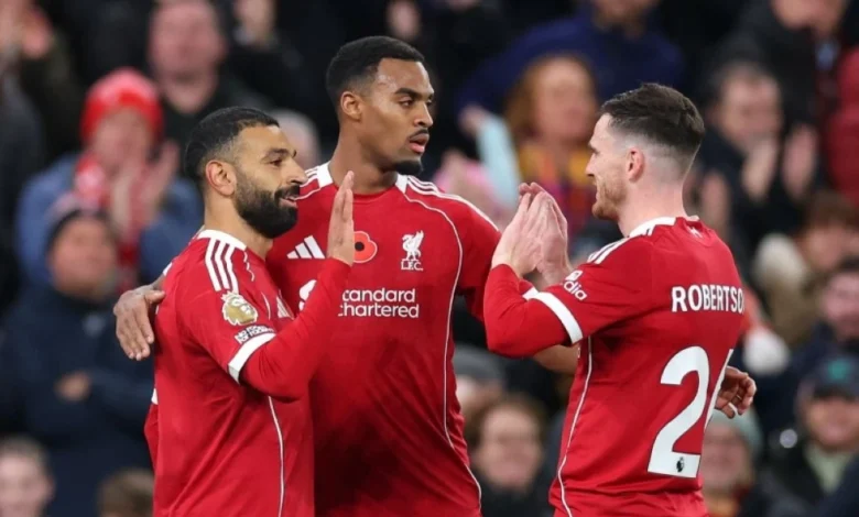 توتنهام يفاوض ليفربول لضم أندي روبرتسون في الانتقالات الشتوية