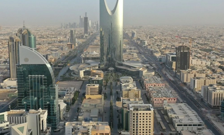 فيتش: اقتراض البنوك السعودية يقفز لـ 33 مليار دولار في 2025