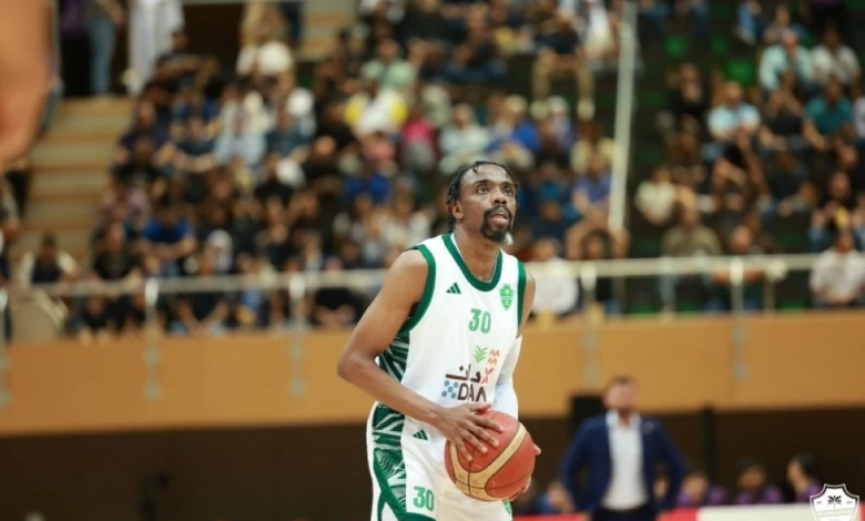 الأهلي يهزم العلا 68-64 ويشعل منافسة دوري السلة السعودي