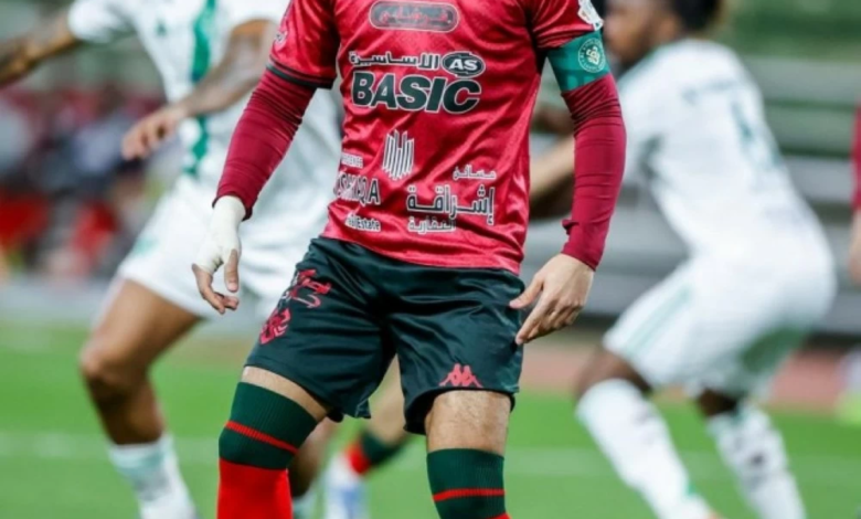 هتان باهبري مهدد بالغياب عن الخلود قبل مواجهة النصر