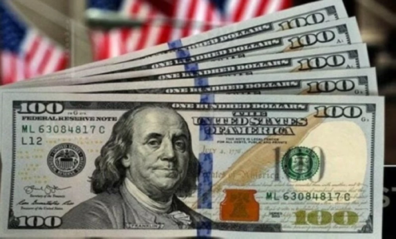 تراجع الدولار لأدنى مستوى في 4 سنوات ومكاسب لليورو
