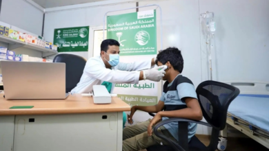 مركز الملك سلمان للإغاثة يعالج النازحين في حجة اليمنية