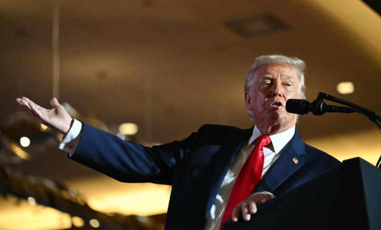 ترامب يوضح سبب كدمات يده وحقيقة نومه في الاجتماعات