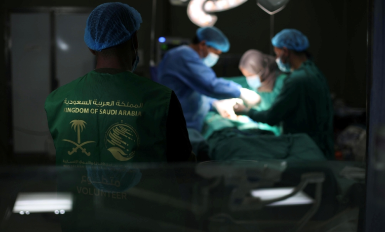 مركز الملك سلمان للإغاثة يجري 99 عملية جراحية في غزة