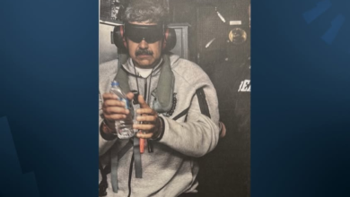 ترامب ينشر صورة اعتقال مادورو على متن سفينة أمريكية