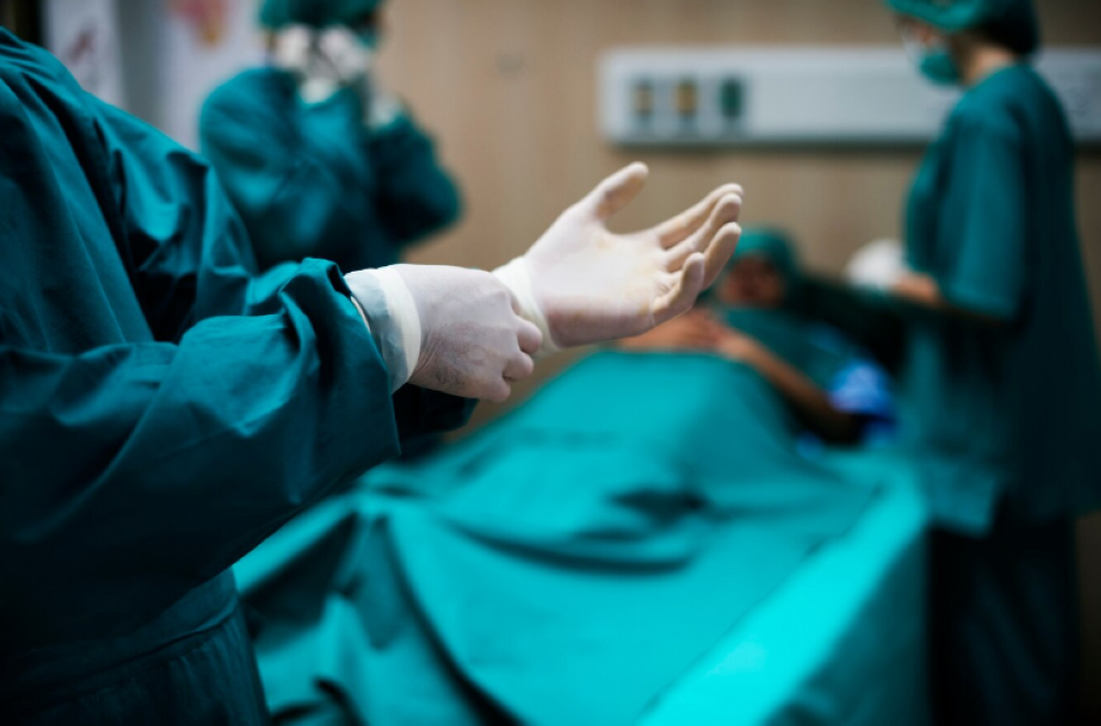 جراحة دقيقة تنقذ سيدة من انفجار شرياني في المخ - أرشيفية