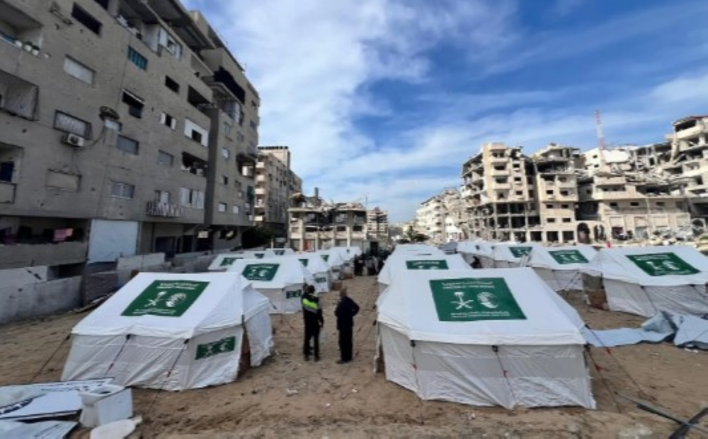 تجهيزات مخيم مركز الملك سلمان للإغاثة في غزة