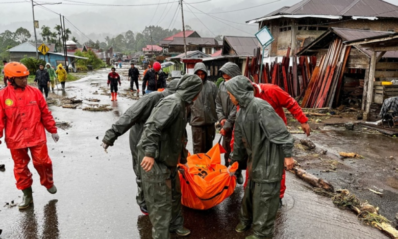 إعلان الطوارئ في إندونيسيا: 16 قتيلاً بفيضانات سولاويزي