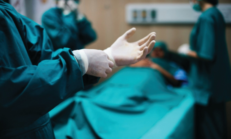 جدة: الهلال الأحمر ينقذ سبعينية سودانية من جلطة دماغية