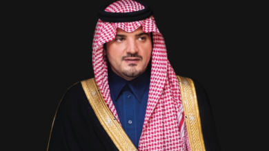 وزير الداخلية يؤدي صلاة الميت على الفريق سعيد القحطاني