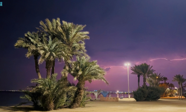 طقس السعودية اليوم: أمطار تبوك وتنبيهات الأرصاد لـ 8 مناطق