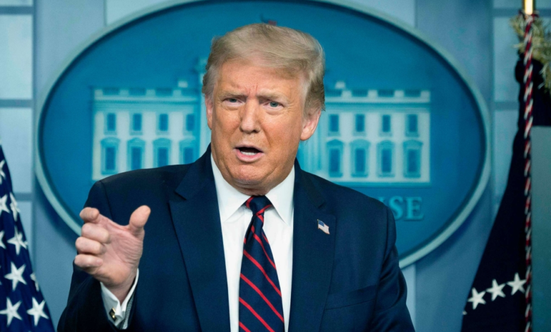 ترامب يحذر إيران من قمع الاحتجاجات ويهدد بضربات عسكرية