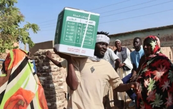 مركز الملك سلمان يوزع قسائم كسوة الشتاء في إدلب ضمن مشروع كنف