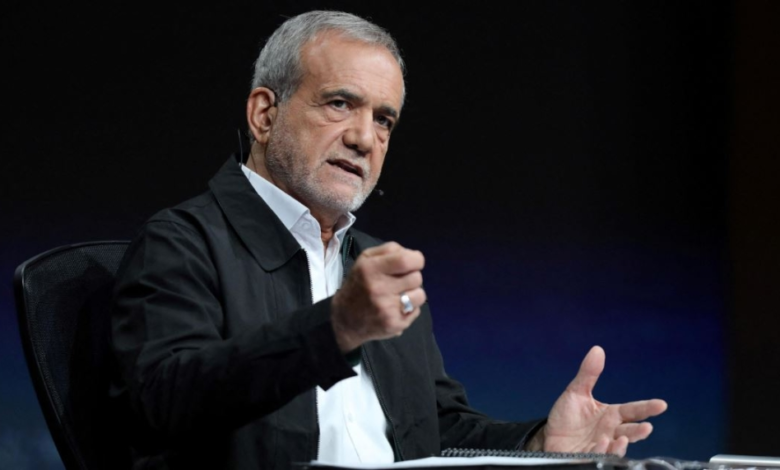 بزشكيان يتهم أمريكا بتأجيج احتجاجات إيران وترامب يهدد