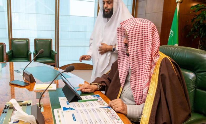وزير الشؤون الإسلامية يدشن المرحلة الثانية لتوعية المعتمرين