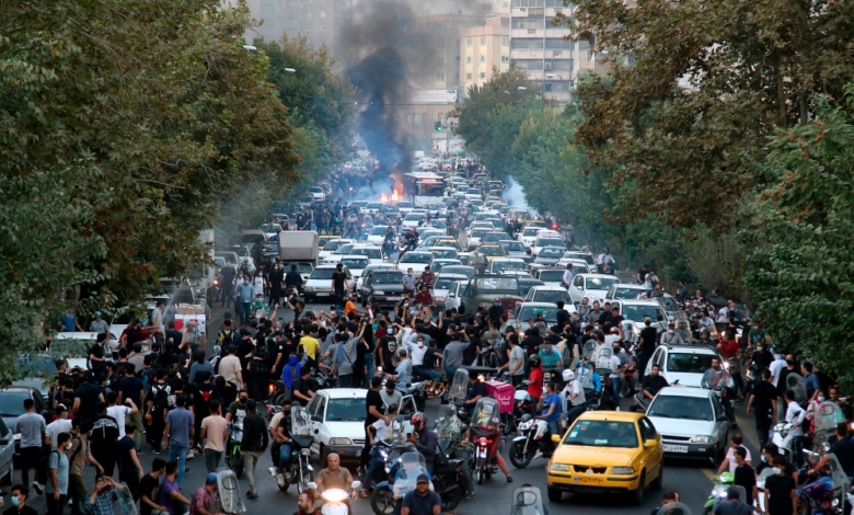 واشنطن تدعو لمغادرة إيران: خيارات ترامب بين الحرب والدبلوماسية