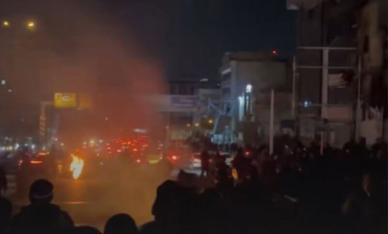 خامنئي يحذر أمريكا واستدعاء سفراء 4 دول أوروبية بطهران