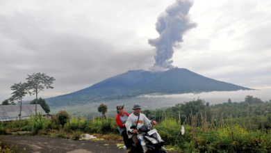 ثوران بركان جبل مارابي في إندونيسيا ورفع حالة الحذر