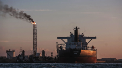 أمريكا تبيع نفط فنزويلا بـ 500 مليون دولار بعد اعتقال مادورو