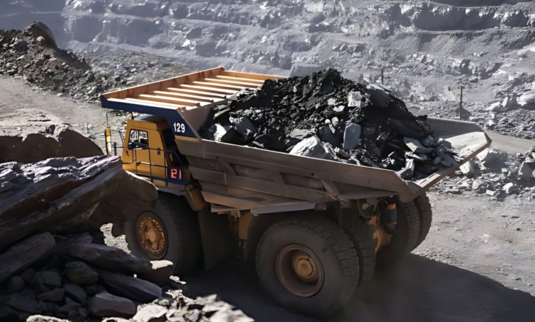 وزير الصناعة يبحث تعزيز التعاون التعديني في مؤتمر الرياض