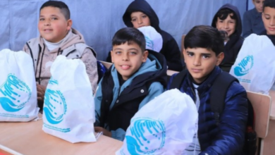 مركز الملك سلمان يوزع ملابس شتوية على أطفال غزة