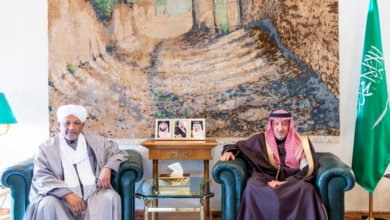 الخريجي يبحث مع سفير السودان مستجدات الأزمة وجهود الحل