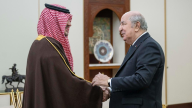 وزير الداخلية السعودي يلتقي الرئيس الجزائري لتعزيز التعاون الأمني