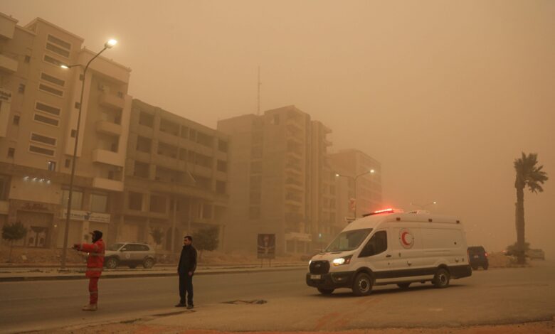 عاصفة ليبيا: مصرع شخصين وخسائر مادية وإغلاق موانئ نفطية