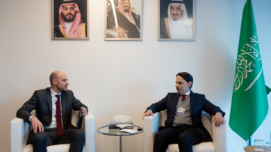فيصل بن فرحان يلتقي وزير خارجية فرنسا في دافوس 2026
