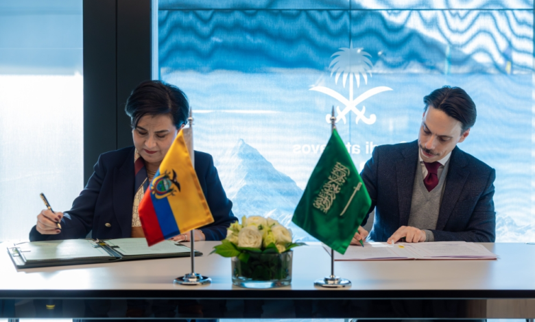 السعودية والإكوادور توقعان اتفاقية تعاون في دافوس 2026