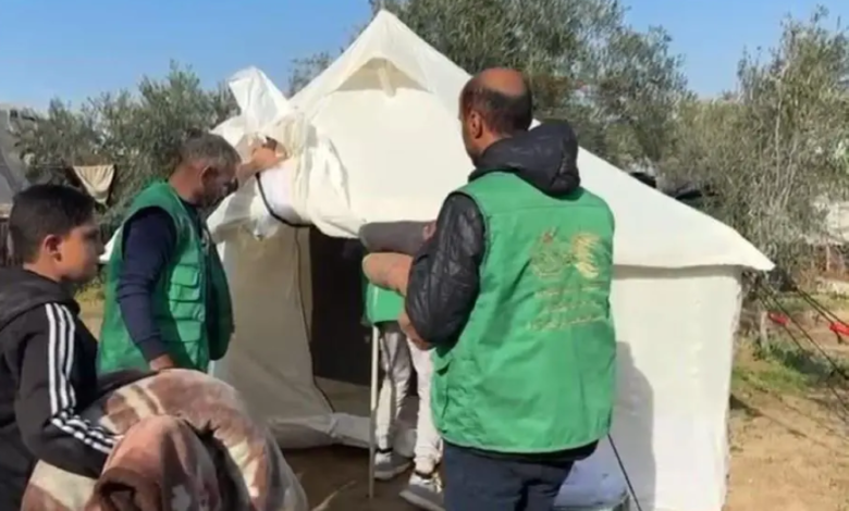 مركز الملك سلمان للإغاثة يغيث عائلة في غزة: استجابة عاجلة