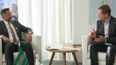 وزير الصناعة يبحث تعزيز الشراكات ونقل التقنية في دافوس 2026